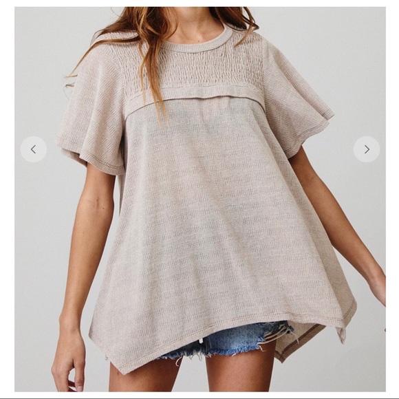 ✨LAST ONE✨Flounce sleeve shark bite hemline tunic top - Picture 2 of 6